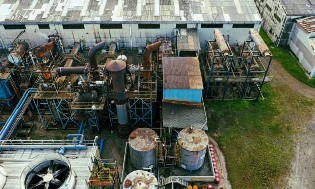 Oil Prices Decline Due to U.S. Refinery Outage and Persistent Inflation Concerns